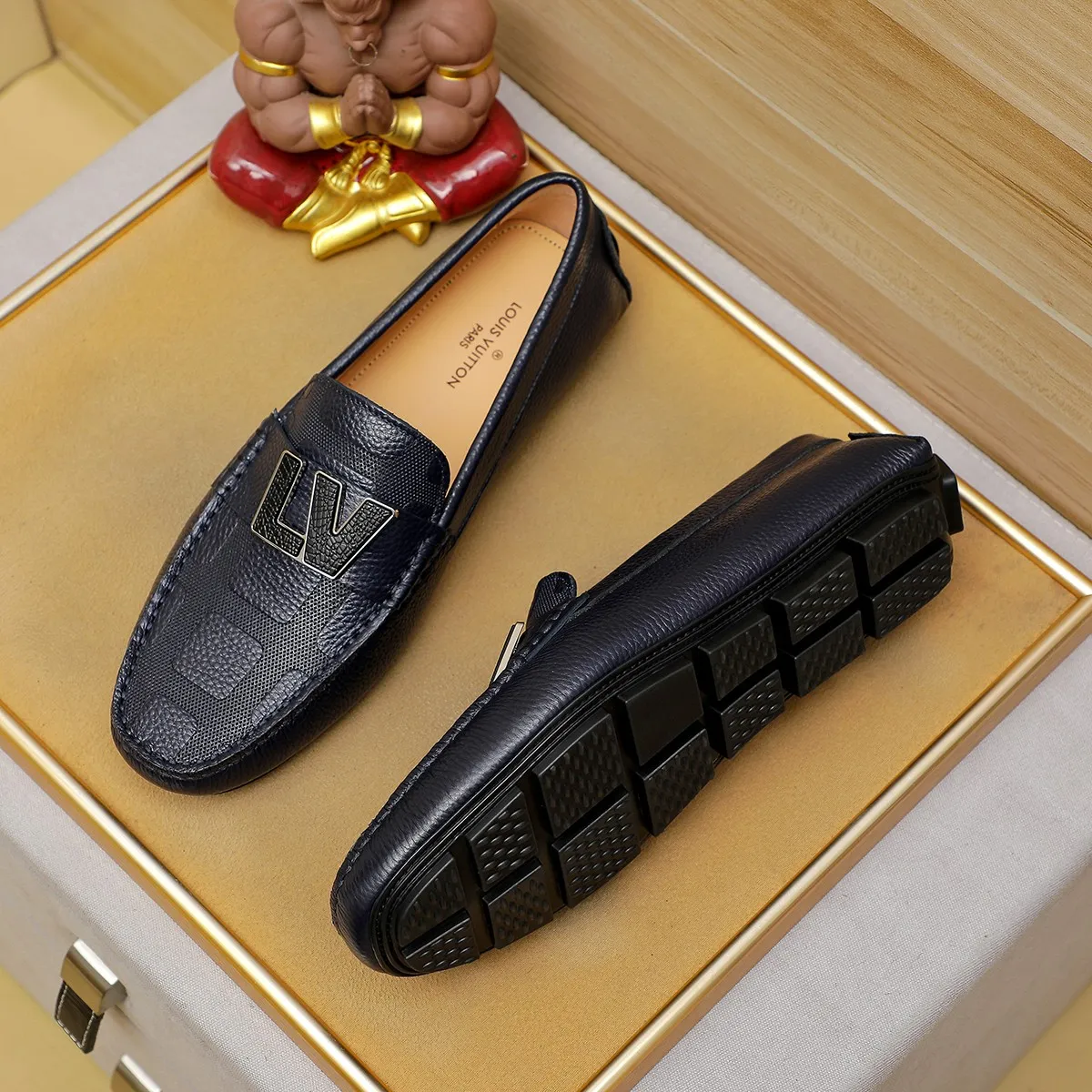 Men's shoes 💰360 💰 LV Louis Vuitton's top-quality Peaches men's shoes 💯Original copy of the official website, the upper is made of imported official website 1:1 material ❌Italian 🇮🇹 cowhide surface, imported pigskin lining. It’s definitely not made with ordinary craftsmanship, it’s the model used by celebrities! The factory’s craftsmanship is designed to create the most perfect shoes for trendy men! Colors available! 38-44 yards